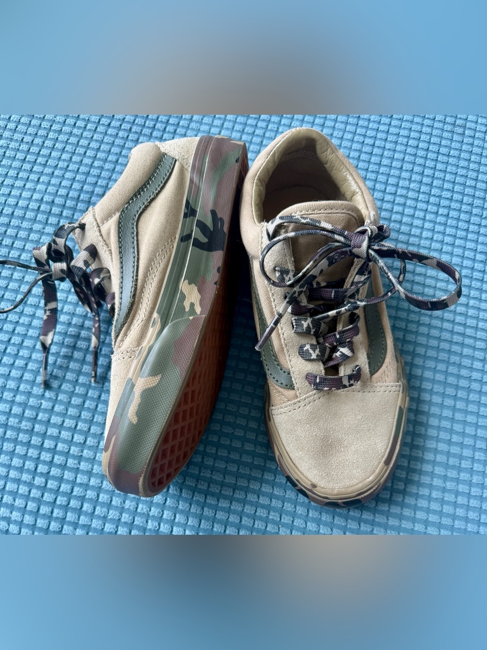 Vans Old Skool Camo Sidewall Kids Size 2.